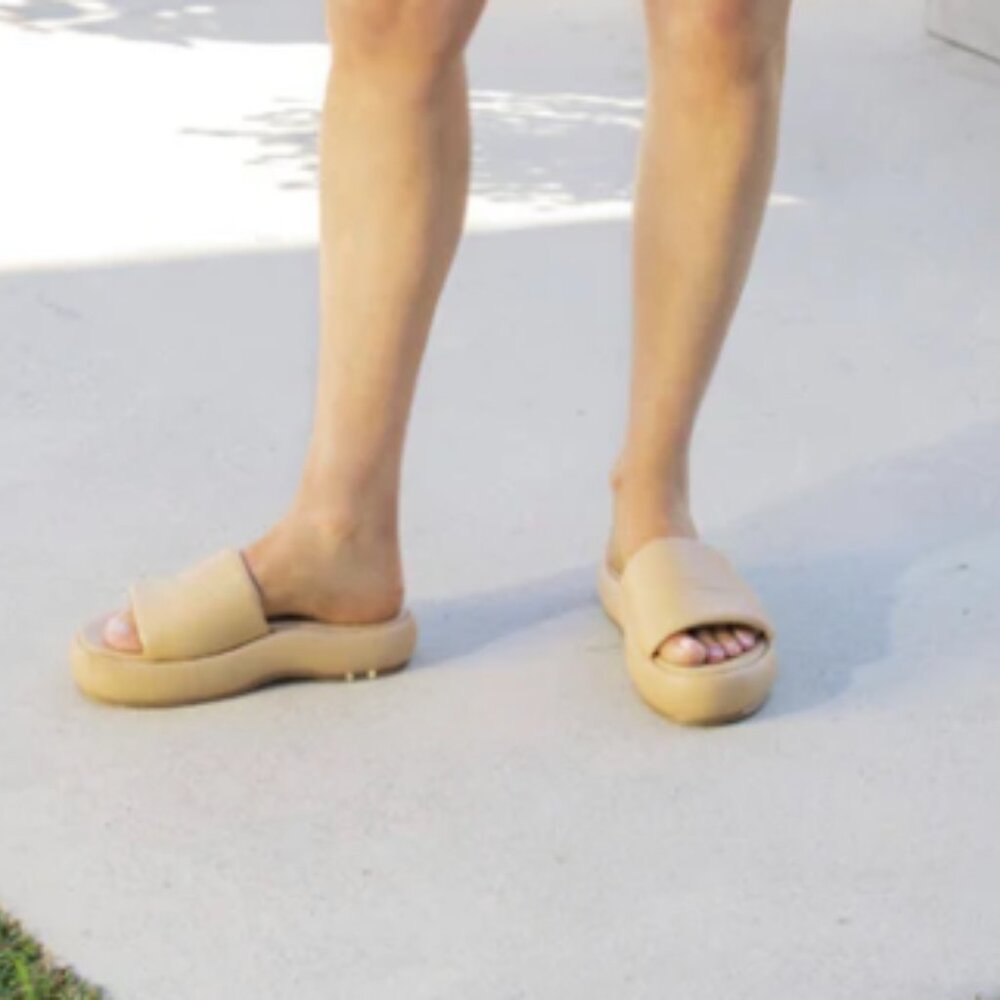 NEW BEEK Leather Trumpeter  Sandals